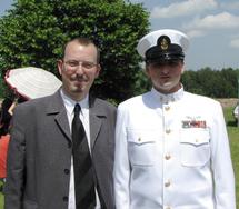 Le Président du Cercle Esprits de Défense et Sean Russell, Premier-Maître au sein de l'US Navy lors du Memorial Day à Saint-Avold Le Président du Cercle Esprits de Défense et Sean Russell, Premier-Maître au sein de l'US Navy lors du Memorial Day à Saint-Avold