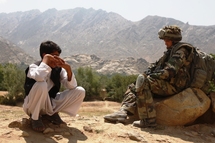 Soldat français de l'ISAF dans la vallée du Nijrab dans la province de Kapisa en octobre 2008 Soldat français de l'ISAF dans la vallée du Nijrab dans la province de Kapisa en octobre 2008