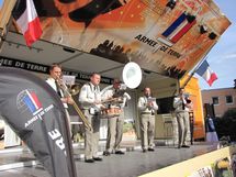 La Musique de la Région Terre Nord-Est à la fête nationale allemande La Musique de la Région Terre Nord-Est à la fête nationale allemande