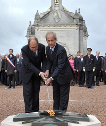 Christian Schmidt et Hubert Falco ravivent la flamme du souvenir Christian Schmidt et Hubert Falco ravivent la flamme du souvenir