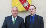 Ludwig Spaenle, Ministre d'Etat de Bavière et Gregory Dufour, Président du Cercle Esprits de Défense, auditeur de l'IHEDN et fondateur d'i-defense.org Ludwig Spaenle, Ministre d'Etat de Bavière et Gregory Dufour, Président du Cercle Esprits de Défense, auditeur de l'IHEDN et fondateur d'i-defense.org