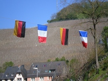 La ville de Saarburg avait revêtu les couleurs franco-allemandes pour cette commémoration La ville de Saarburg avait revêtu les couleurs franco-allemandes pour cette commémoration