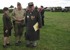 Le Colonel Francis Masset, membre d'honneur du Cercle Esprits de Défense (droite)