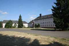 Cour intérieure avec stèle Cour intérieure avec stèle