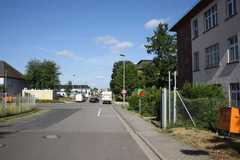 Rue dans l'enceinte de la caserne Rue dans l'enceinte de la caserne