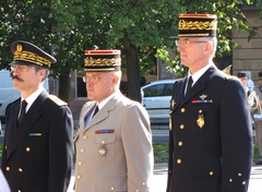 Le Général Péran entouré du Préfet, Philippe Vignes, Préfet délégué pour la Sécurité et la Défense et du Général Christophe Métais, Commandant de la région de Gendarmerie de Lorraine Le Général Péran entouré du Préfet, Philippe Vignes, Préfet délégué pour la Sécurité et la Défense et du Général Christophe Métais, Commandant de la région de Gendarmerie de Lorraine