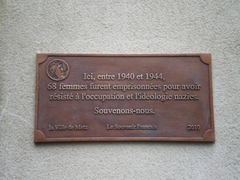 Inauguration de la plaque dédiée aux 68 femmes incarcérées à Metz entre 1939 et 1944