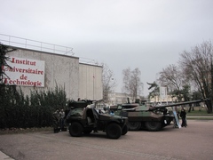 Matériel du 3ème Régiment de Hussards devant l'IUT de Metz