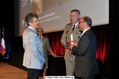 Maryvonne de Saint-Pulgent, Présidente de la Maison de l’Histoire, le Lieutenant-Colonel Patrice Rocolle, Chef du Groupement de Soutien de la Base de Défense de Metz et Didier Suaire, Proviseur du Lycée Hôtelier Raymond Mondon de Metz Maryvonne de Saint-Pulgent, Présidente de la Maison de l’Histoire, le Lieutenant-Colonel Patrice Rocolle, Chef du Groupement de Soutien de la Base de Défense de Metz et Didier Suaire, Proviseur du Lycée Hôtelier Raymond Mondon de Metz