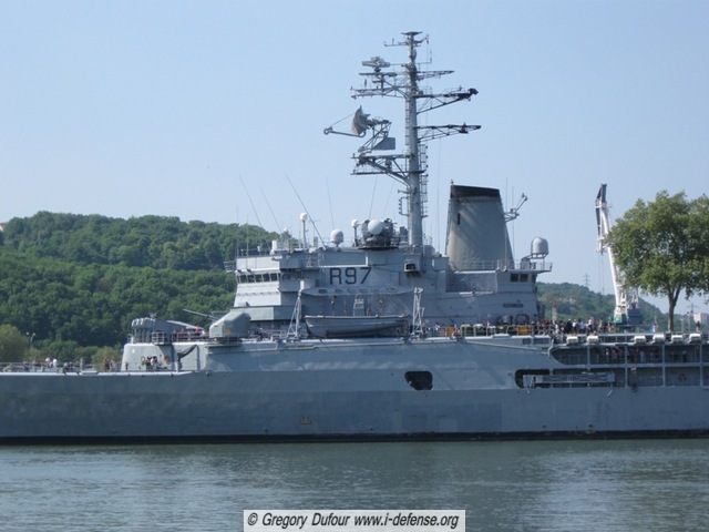 La Jeanne d'Arc sur un quai de Rouen