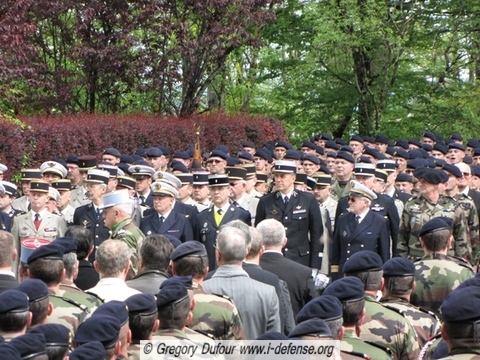 Cérémonie devant la Croix de Lorraine