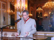 Le Général Bruno Cuche, commandeur de l'Ordre du mérite allemand Le Général Bruno Cuche, commandeur de l'Ordre du mérite allemand