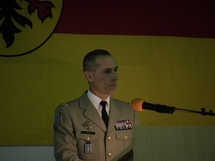 Le Général Chinouilh, Commmandant de la RTNE, lors d'un discours en l'honneur du Général Diepenhorst Le Général Chinouilh, Commmandant de la RTNE, lors d'un discours en l'honneur du Général Diepenhorst