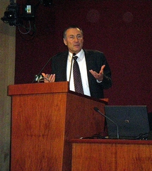 Jean-Marie Bockel, Secrétaire d'Etat à la Défense et aux Anciens Combattants lors des restitutions des travaux Jean-Marie Bockel, Secrétaire d'Etat à la Défense et aux Anciens Combattants lors des restitutions des travaux