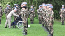 Le Lieutenant-Colonel Halter remettant la Médaille militaire à Emile Meyer Le Lieutenant-Colonel Halter remettant la Médaille militaire à Emile Meyer
