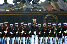 Le Corps de Marines Silent Drill Platoon, célébre pour sa précision dans l'exécution de mouvement lors de parades Le Corps de Marines Silent Drill Platoon, célébre pour sa précision dans l'exécution de mouvement lors de parades