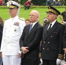 Le Vice-Amiral Richard K. Gallagher, le Consul Général Vincent Carver, et le Préfet de la Région Lorrraine et de la Moselle Bernard Niquet Le Vice-Amiral Richard K. Gallagher, le Consul Général Vincent Carver, et le Préfet de la Région Lorrraine et de la Moselle Bernard Niquet