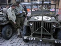 La place d'Armes et ses jeep américaines La place d'Armes et ses jeep américaines