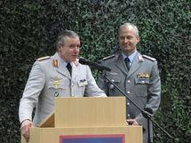 de gauche à droite : le Général Bescht et le Colonel Zorn de gauche à droite : le Général Bescht et le Colonel Zorn