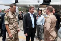 Guido Westerwelle (milieu) en déplacement à Djibouti Guido Westerwelle (milieu) en déplacement à Djibouti