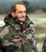 Gérard Longuet en novembre dernier lors d'une visite au 1er et 2ème Régiment de Chasseurs à Thierville sur Meuse (source : www.gerardlonguet.fr) Gérard Longuet en novembre dernier lors d'une visite au 1er et 2ème Régiment de Chasseurs à Thierville sur Meuse (source : www.gerardlonguet.fr)